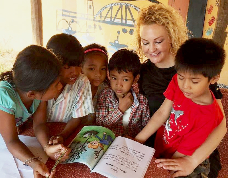 photo of Arlene reading to children