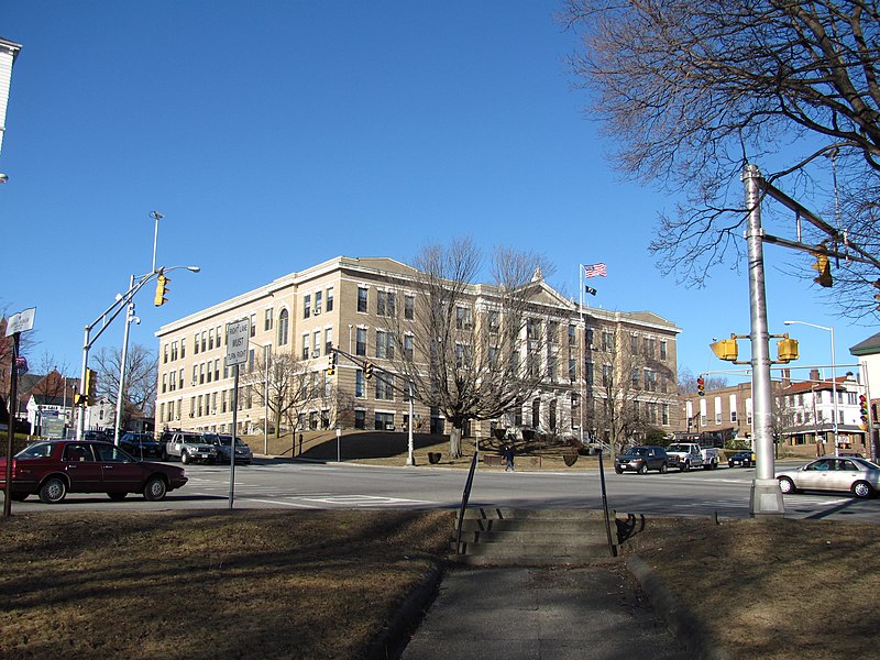 Heller MBA students present team consulting project to Haverhill City Council