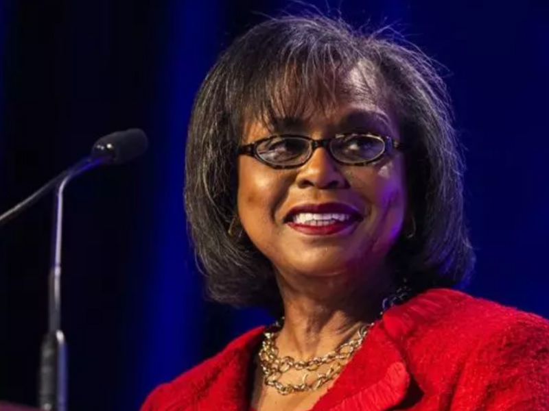 Anita Hill honored by Greater Boston Chamber of Commerce at Pinnacle Awards