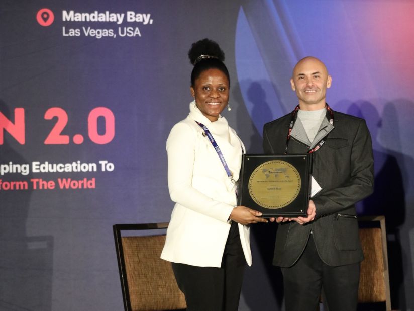 Eunice Adjei receives Outstanding Leadership Award at Education 2.0 Conference
